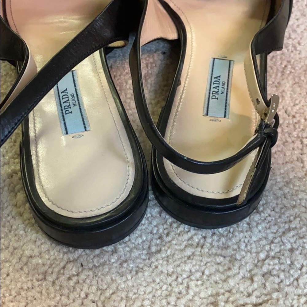 Prada pointed toe sandal with newsprint bow tie - Picture 5 of 5